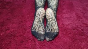 Big buttocks that match beautiful soles and fishnet stockings (4)