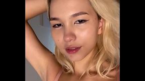 Bitch jerks off her little pussy