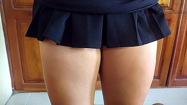 Assjob: Mi Hermanastro Me Dejó Una Macha De Semen En Mi Minifalda, Pero Fue Mi Culpa Por Dejarle Las Bolas Secas