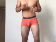 Calentando el cuerpo para follarme al vecino gay
