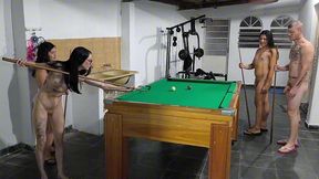jogando sinuca pelados