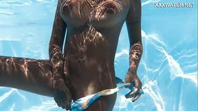 Skinny dipping beauty shows off her big tit and round ass