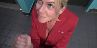 il baise une allemande dans les wc