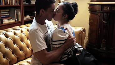 Lis Xxx, the beautiful brunette from Brazil, faced the giant BBC and received fresh milk in her beautiful mouth. Subtitled especial Edition - SUPER 60FPS