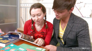 Slutty store naturlige pupper MILF Wendy Harper rir kuk før intens rumpeknulling