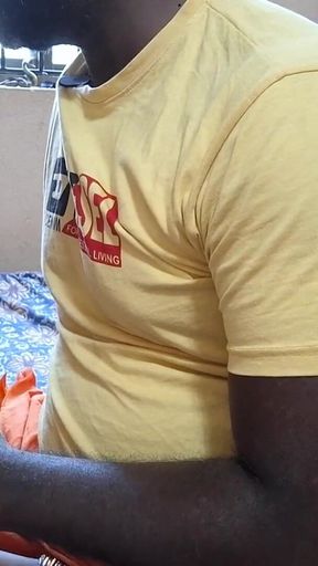 Indian Married Wife Shows Navel to Have a Deal with Houseowner