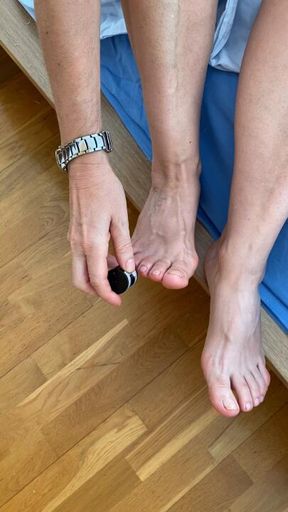 Serve and send to me and my mom’s toes 💅🏻