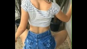 rebolando gostoso de shortinho