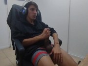 Me corro sobre mi buzo