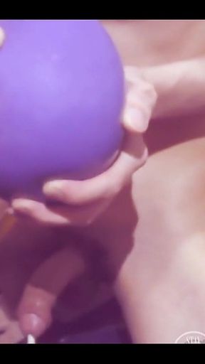 Sitting on Crazy 1700 Ml Bladder Balloon with Huge Cumshot!