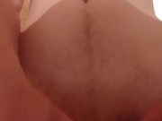 sola nadie la quiere porque es fea y pequeña