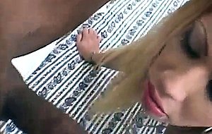 Stunning tranny cums while fucking