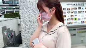 ハメ撮り　抜群のプロポーションを持つOLとハメ撮りセックス。Mな性格なのでセックスの時はイジめられたいらしい。受付嬢として働いている彼女は上司のチンポもすんなり受付ちゃうし求めちゃう。