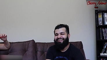 Ela Queria Duas Rolas De Presente de Natal!!! O Marido Não Quis Dar o Presente, Ela Traiu Ele com 2 Garotos de Programa - Brasileira Novinha Cherry Adams No Seu Primeiro Menage Masculino, Chupa