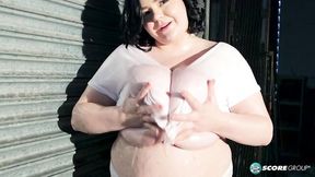 BBW brunette Peyton Thomas plays with her gigantic tits on cam
