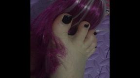 I COMB MY DOLLS HEAD WITH FEET N' TOES