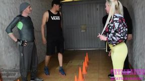 JOVENCITA blanquita y rubia &mdash;  follada por 4 &mdash;  en su primer GANG BANG con DOBLE penetracion