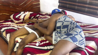 Mezirasový felace, černý, bez sedla, staří a mladí, tatínek – amatérští mladí indičtí kluci análně souloží