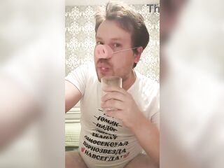 This Russian gay has a addiction: he loves the taste of fresh cum in his mouth!