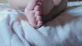 Feet Fetish: Soles and Toe Wiggling