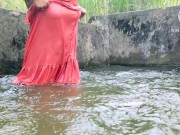 Sri lankan hot girl bathing