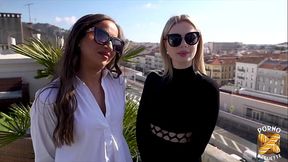 Lara, petite coquine, bouffe de la bite et de la chatte