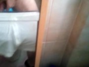 auf der Toilette wichsen 1