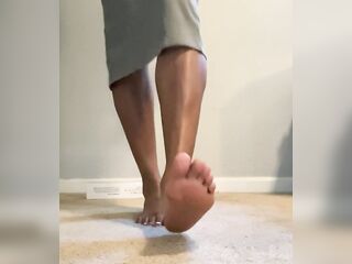 Hawt Ladyboy shows of stripped feet in cute petticoat