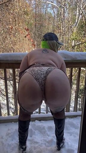Snow Hoe: Twerk & Titty Play