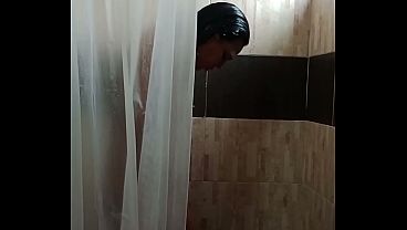 me espian mientras estoy tocandome en el ba&ntilde_o