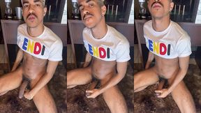 dotadao batendo uma punheta bem gostosa