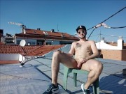 Xisco se hace una paja en la azotea, hay mirones