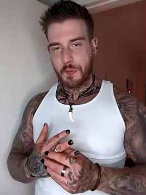 Inked BWC Hairy man Wanks Off In The Douche