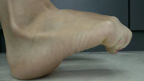 I love to hear them crack when you curl them hard (Part 3) MP4 FULL HD 1080p