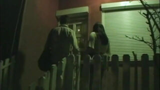 Gostosa safada curte uma surra anal a três bissexual