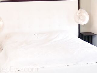 Large Natural Melons and Booty: Indica Flower Behind the Scenes