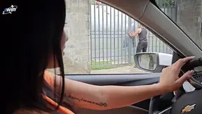 SALOM� GIL ES FOLLADA POR EXTRA�O A CAMBIO DE AYUDARLE A REPARAR SU AUTO