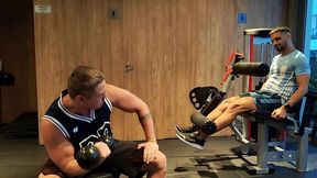follada con vecino me pidio ayuda en el gym y yo le pedi la leche!!!