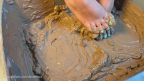 Muddy foot play