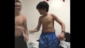 Nerd querendo comer a putinha