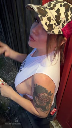 Southern belle gets a surprise creampie from her musician boyfriend