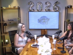 Big-pussy blonde opens up and reveals