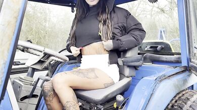 Tattooed girl soaks public park upskirt wide open