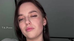 Social Media Model @emmyelfie @Showing Boobs & #Nude #Natural Big Tits #Brunette #Curvy & Thick xxx gratis clips | Tik.Porn