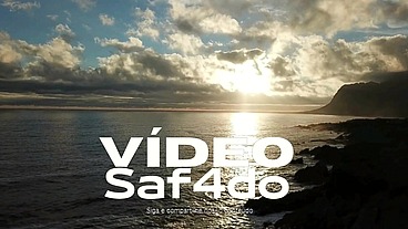 Machos safadinhos fodendo gostoso no sofá da sala