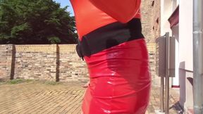 fat ugly dumpcum Latex Fotze public - fette Andrea als Lacklotti im Lackmini