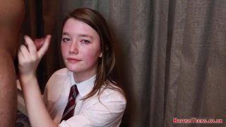 La cosplayer studentessa britannica ama succhiare un sacco di cazzi