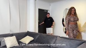 Nerdboy zum Sperma-Knecht degradiert heiße Ebony-MILF spritzt cremiges Chaos über scharfe Arschbacken