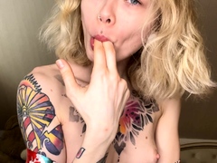 Amateur Webcam Cute Teen Plays Solo with Big Dildo