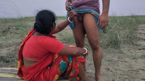 Red Hot Bengali Babe Spreads Legs Wide in Saree for Wild Outdoor Sex